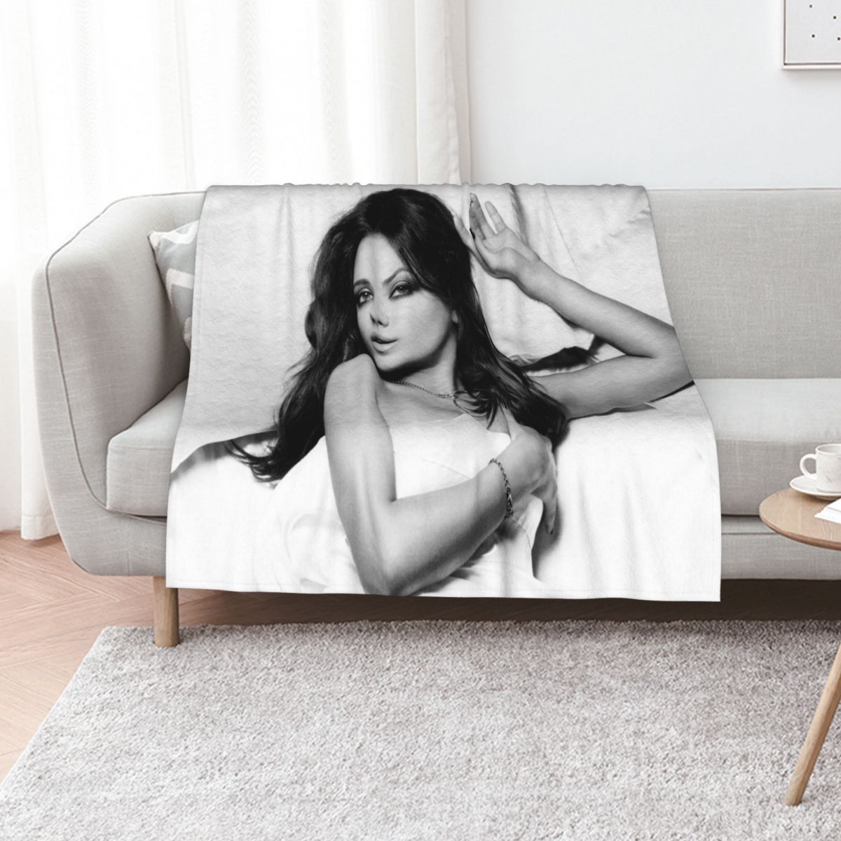 hot mila Throw Blanket cosplay - Anime Cosplay Idea ulasan dan harga