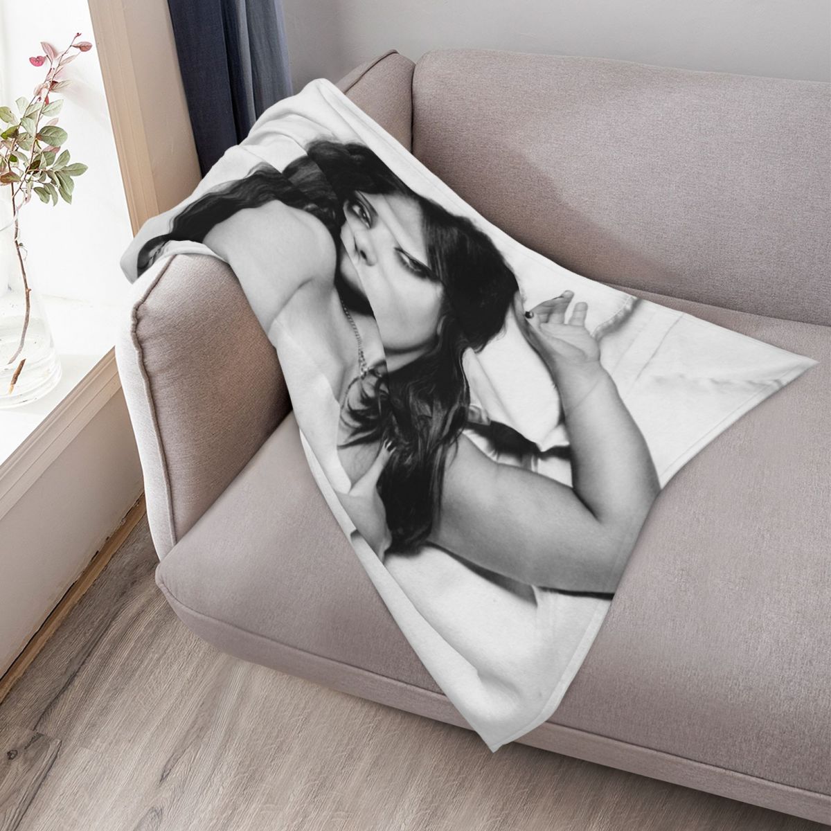 hot mila Throw Blanket cosplay - Anime Cosplay Idea ulasan dan harga